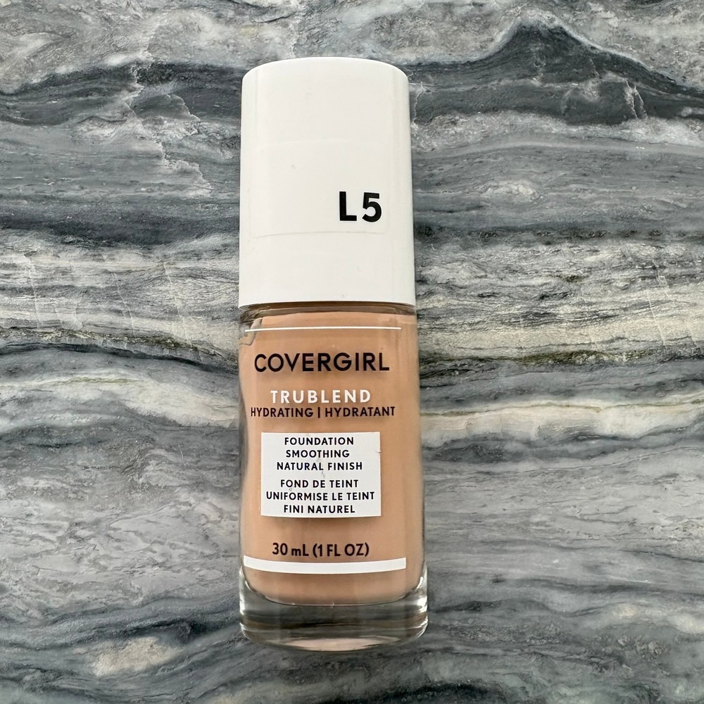 Covergirl TruBlend Hydrating Foundation L5 Creamy Natural 1 fl oz Smoothing